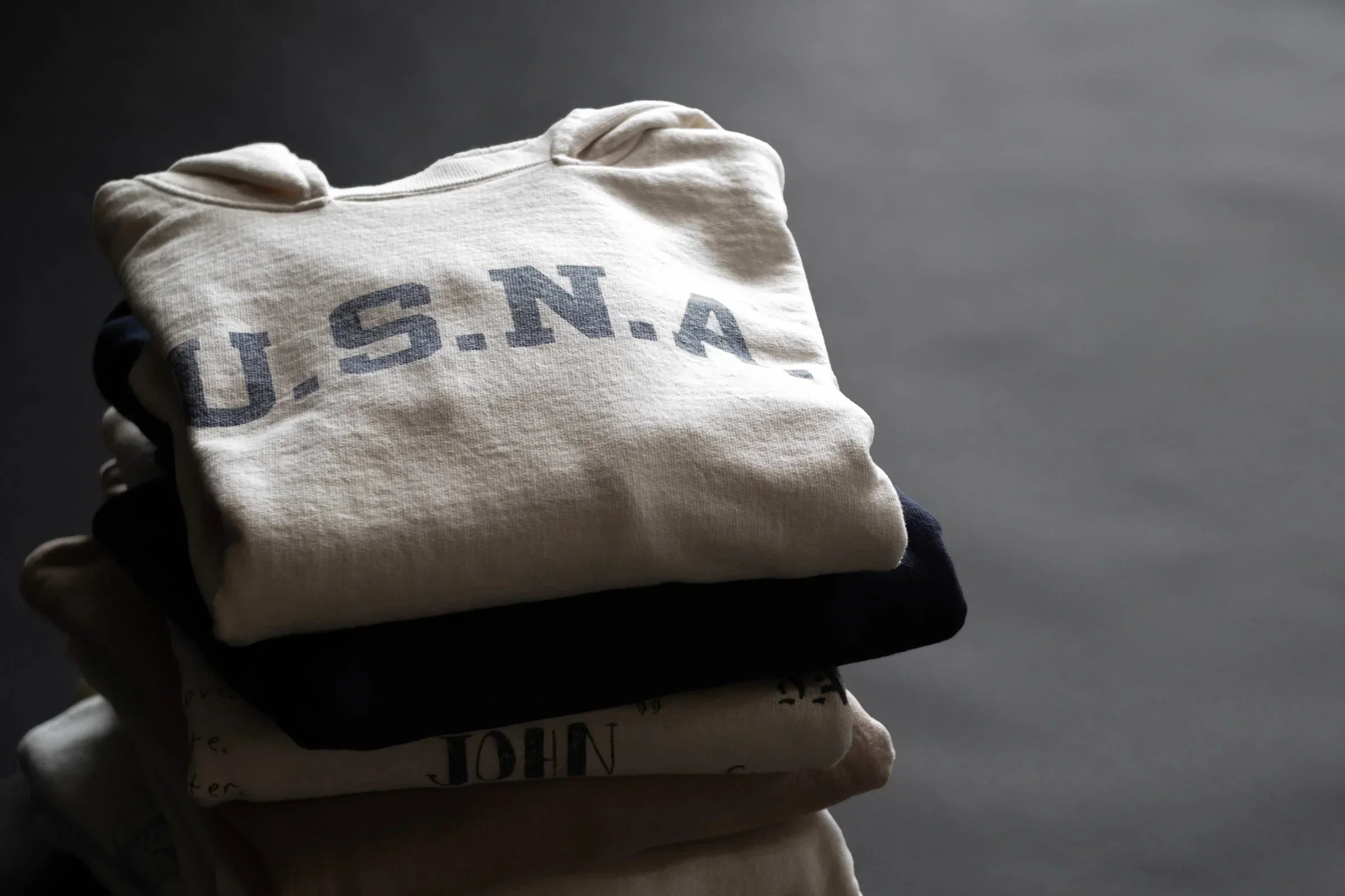 ヴィンテージスウェットの新基準「無地という選択その美しさを再発見する。」