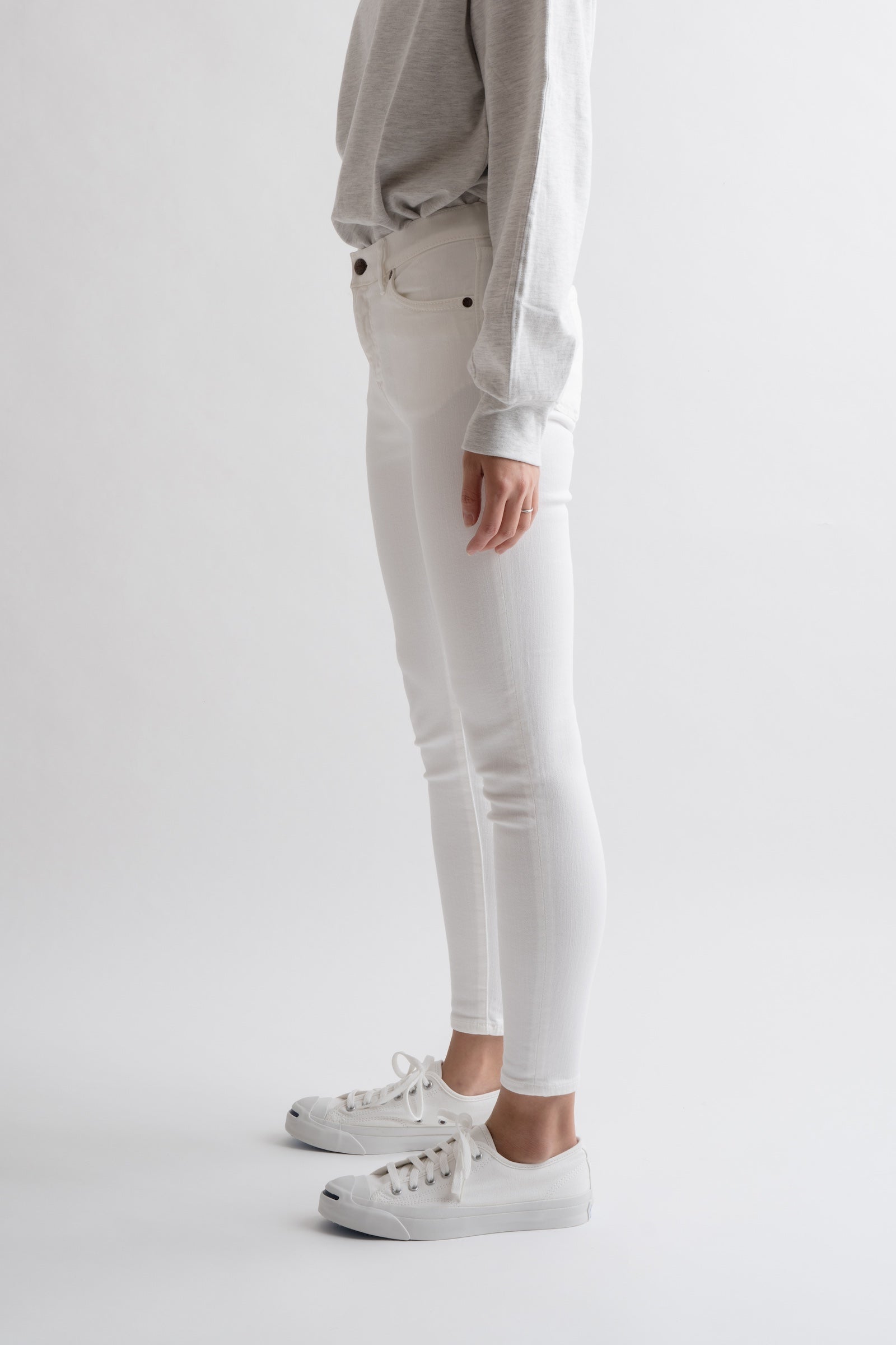 MML106K (69) Nude leg