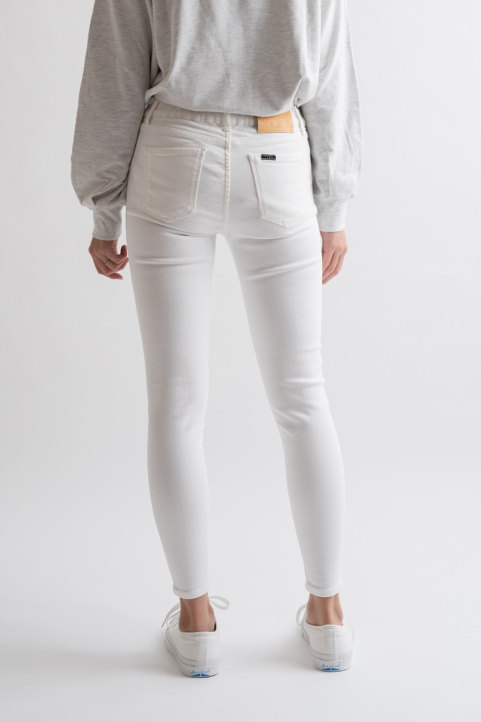 MML106K (69) Nude leg