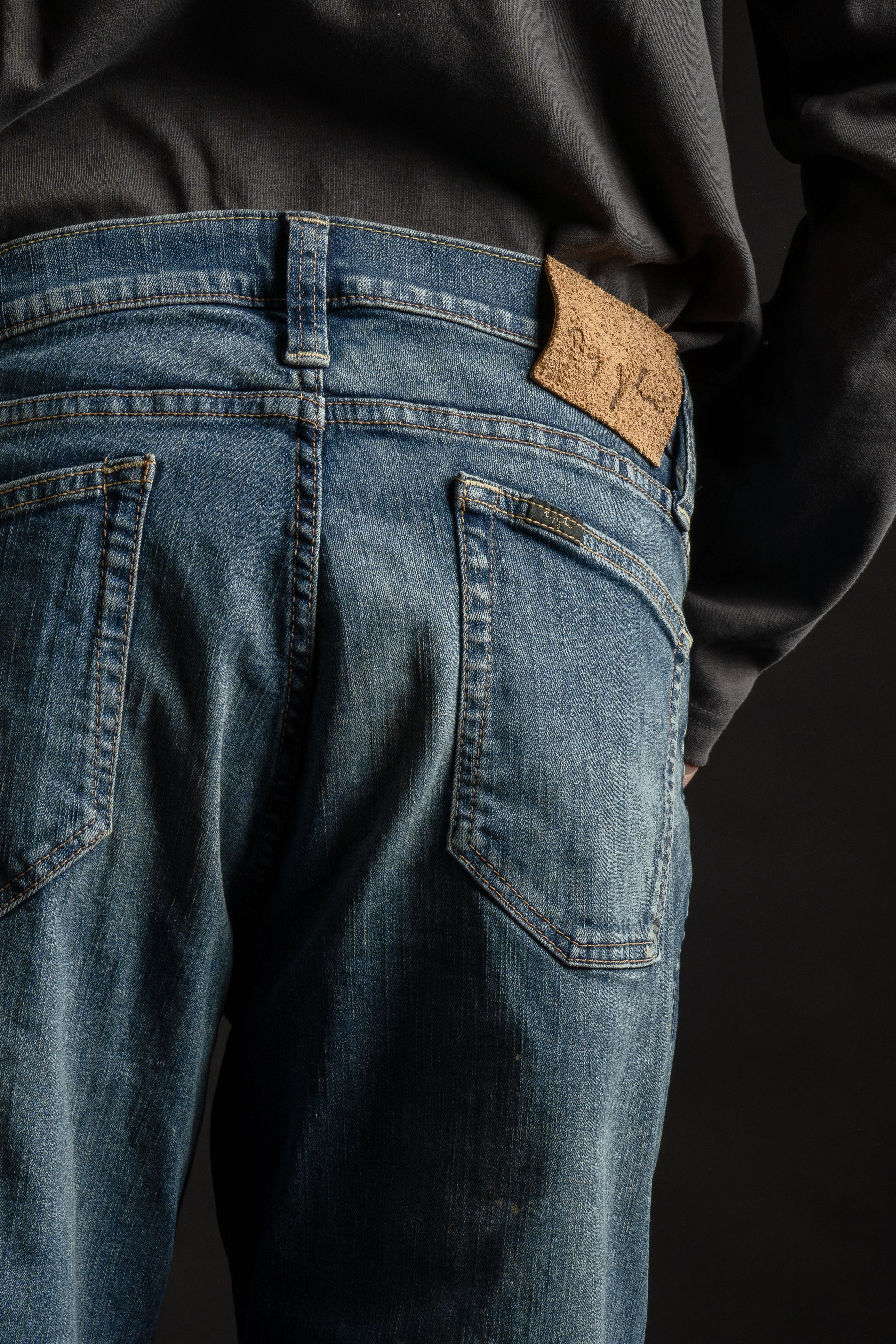 MMM134J (352R) Carrot Leg