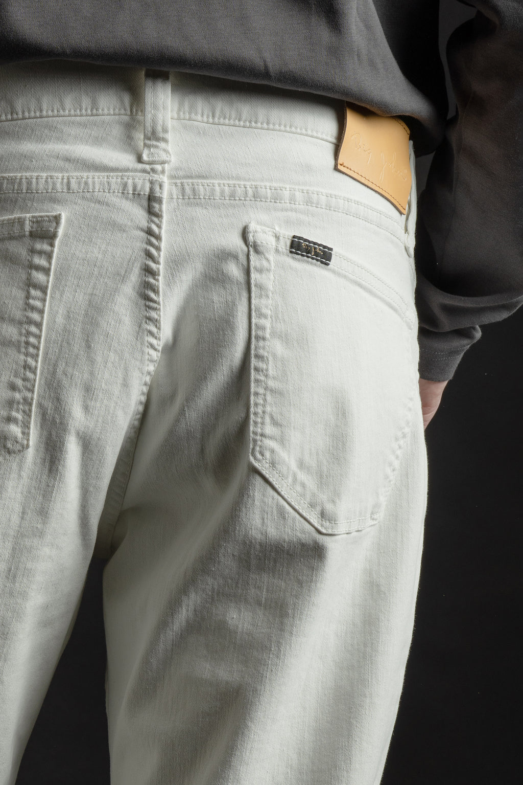 MMM134J (WH03) Carrot Leg