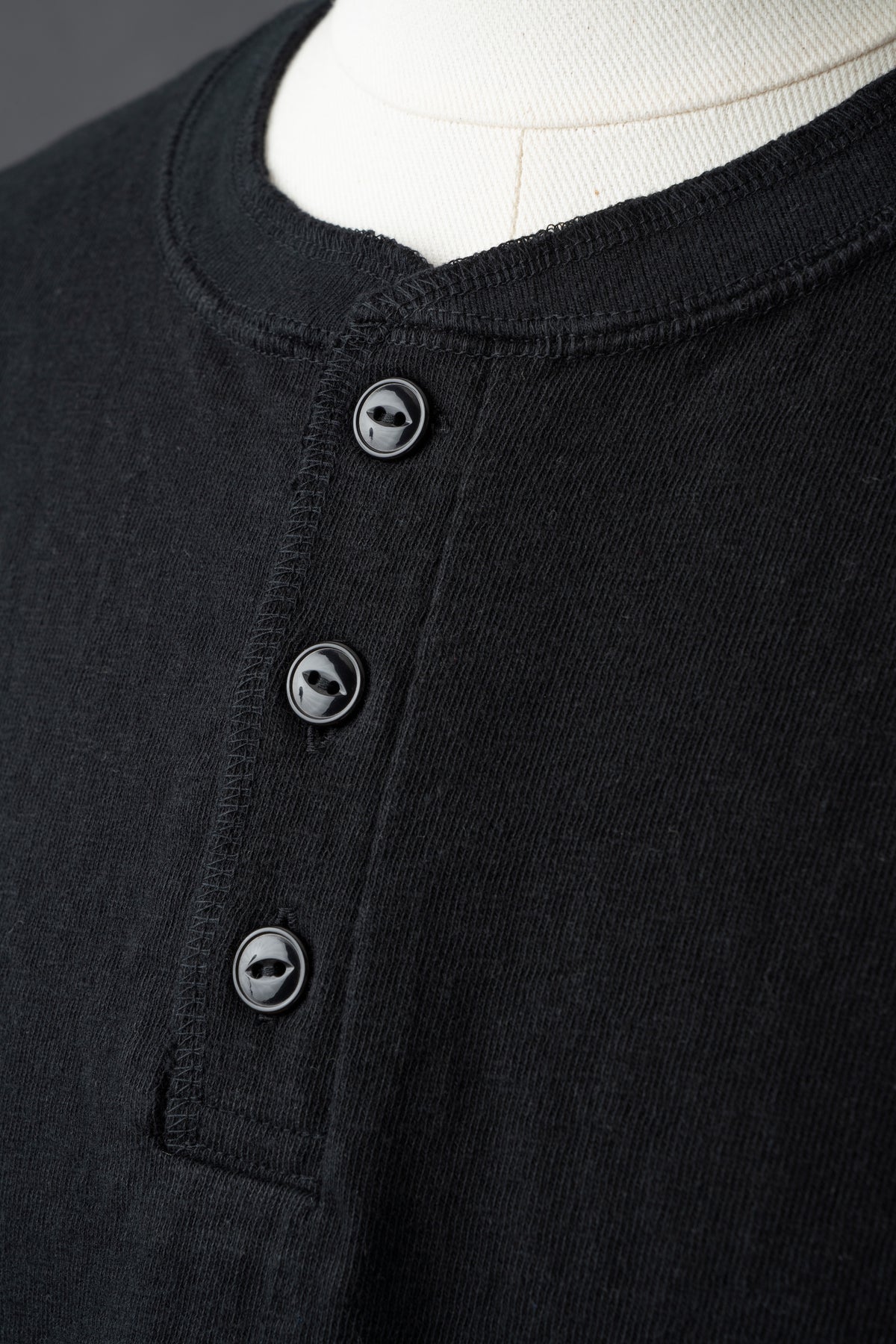 MTE014 (61) L/S HENLEY NECK T-SHIRT